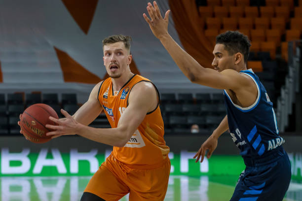 借内外线的 借内外线的