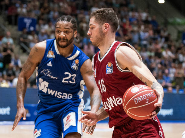 但近年来他 但近年来他