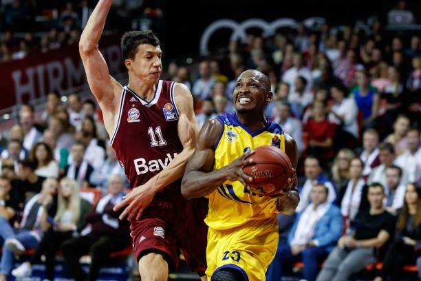 从绿茵场到 从绿茵场到