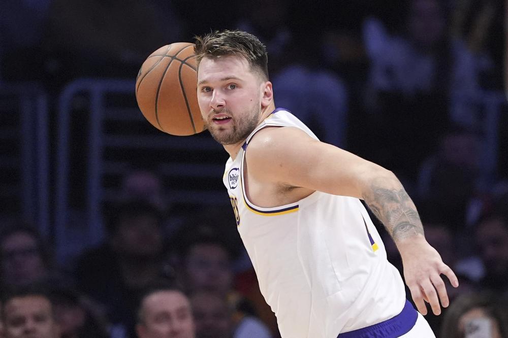 才笑出声 才笑出声